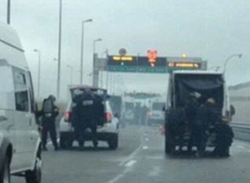 Ciocniri violente intre refugiati si politisti, in Calais