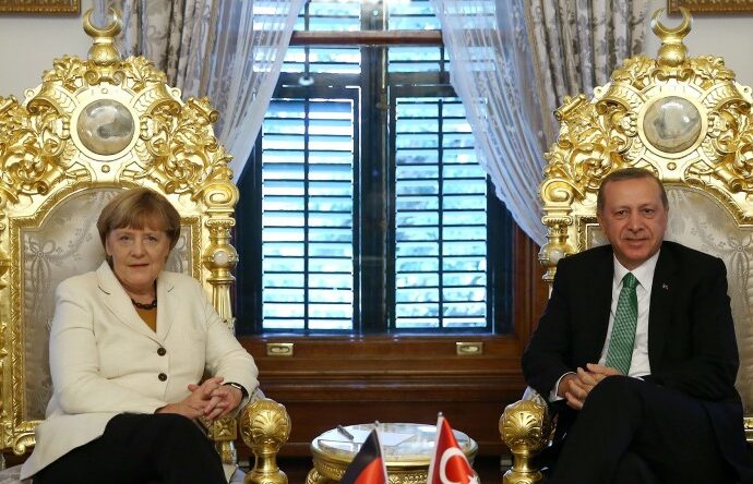 Erdogan ameninţă UE că dacă nu primeşte bani şi vize dă drumul la milioane de migranţi islamişti în Europa