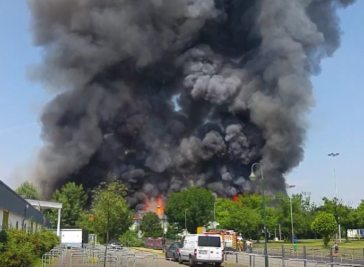 Politia germana a retinut doi migranti dupa un incendiu urias intr-un centru pentru refugiati din Dusseldorf