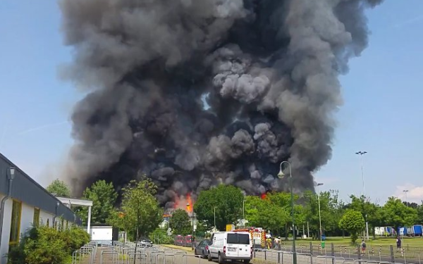Politia germana a retinut doi migranti dupa un incendiu urias intr-un centru pentru refugiati din Dusseldorf