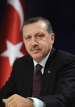 Erdogan a prezentat un plan de acordare a cetateniei turce pentru unii imigranti sirieni calificati