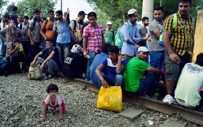 Sute de imigranti blocati între Serbia si Ungaria