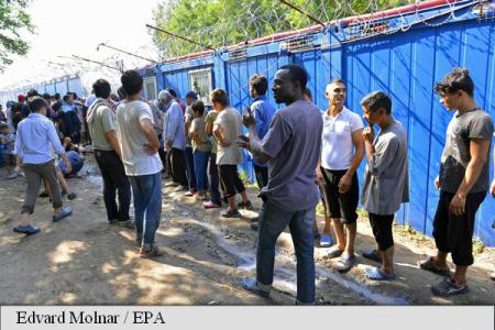 Migranţii aflaţi în greva foamei la frontiera dintre Serbia şi Ungaria au renunţat la protest