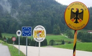 Germania aşteaptă maximum 300.000 de imigranţi în 2016