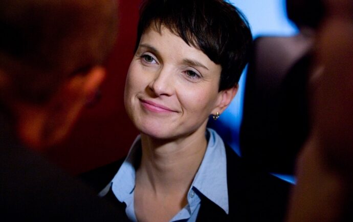 Liderul formaţiunii germane anti-imigraţie AfD a rămas fără maşină