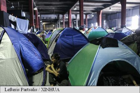 UE va dubla ajutorul de urgență pentru refugiații blocați în Grecia