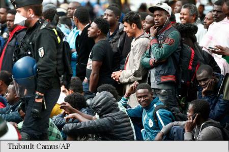 Migranţii îşi diversifică căile şi mijloacele pentru a ajunge în Europa (studiu)