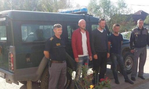 Patru migranţi, opriţi în timp ce intenţionau să intre ilegal în România din Serbia