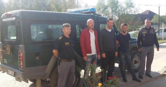 Patru migranţi, opriţi în timp ce intenţionau să intre ilegal în România din Serbia
