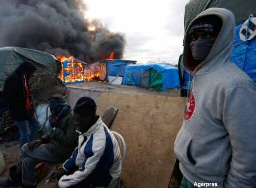 Jungla din Calais: Imigranții au dat foc taberei