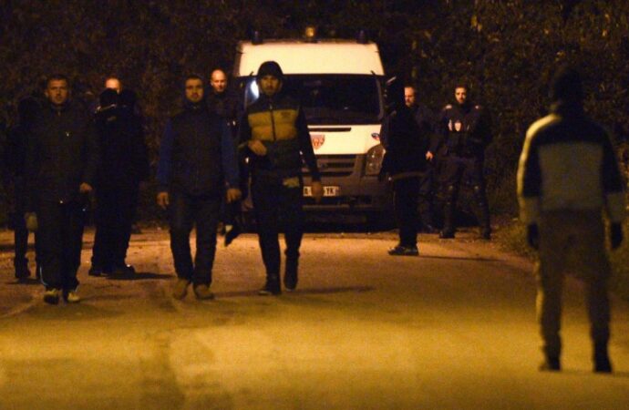 Violenţe în tabăra de refugiaţi de la Calais înaintea evacuării