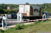 Autoritatile maghiare anunta finalizarea anchetei privind moartea a 71 de migranti intr-un camion frigorific din Austria