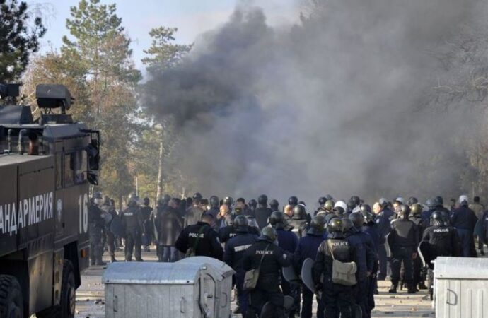 300 de imigranţi au fost arestaţi în Bulgaria după ce au protestat violent. Zeci de afgani vor fi expulzaţi