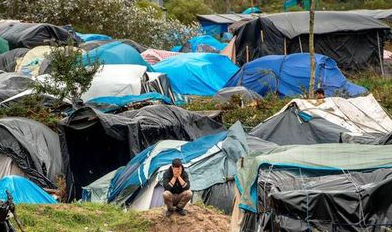 Cel puţin o treime din copii-refugiaţi din Calais au dispărut, în urma demolării taberei