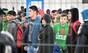 Franţa evacuează centrul de migranţi minori de la Calais