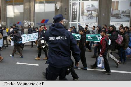 Un mort şi doi răniţi în urma unor confruntări între migranţi în centrul Belgradului