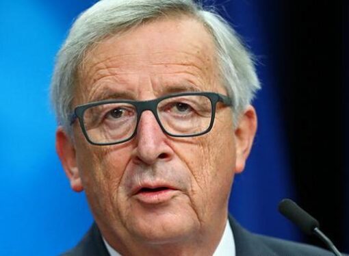 Junker se opune schimbării politicii pentru refugiaţi