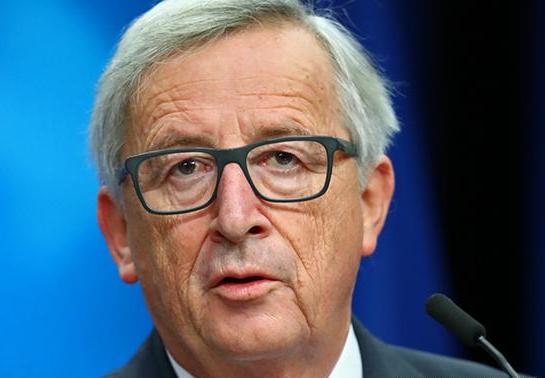 Junker se opune schimbării politicii pentru refugiaţi