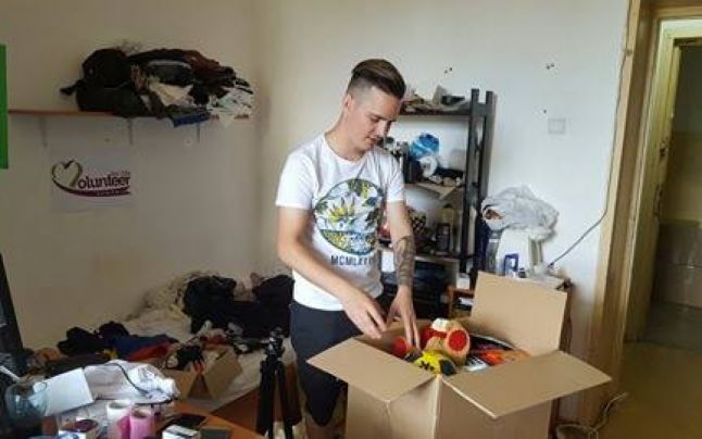 Ajutor pentru miile de copii refugiaţi din calea războiului în insulele din Grecia