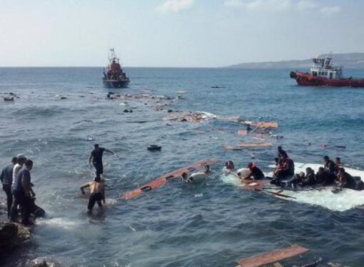 Șapte migranți au murit, iar alți 300 au fost salvați în Marea Mediterană