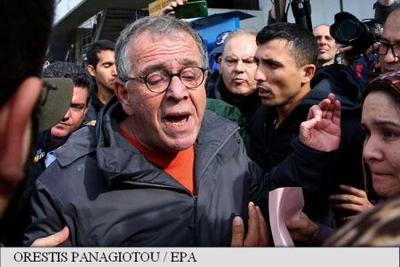 Grecia: Ministrul pentru migrație, față în față cu refugiați furioși într-o tabără insalubră