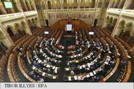 Parlamentul ungar a aprobat reintroducerea detenției sistematice a migranților