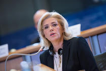 Corina Cretu a declarat presei germane ca se opune unor taieri de fonduri UE pentru statele membre care nu primesc refugiati
