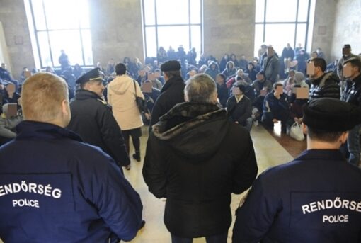 Peste 90 de migranți dintr-un centru ungar de detenție, situat la granița cu România, au intrat în greva foamei