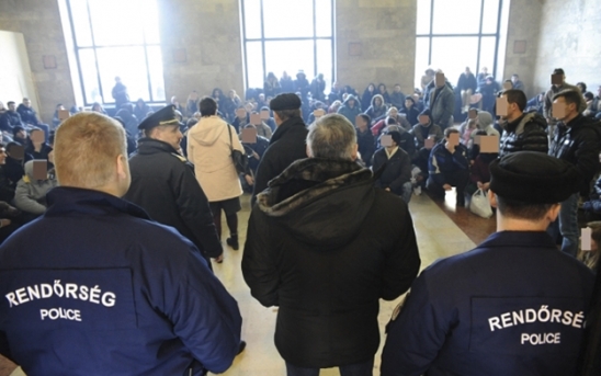 Peste 90 de migranți dintr-un centru ungar de detenție, situat la granița cu România, au intrat în greva foamei