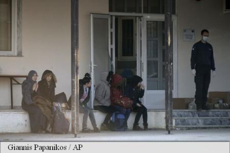 O vastă rețea de trafic de migranți, destructurată în Grecia; 13 persoane arestate