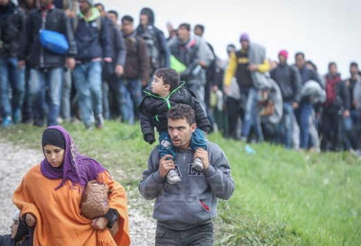 Tot mai mulţi migranţi vor să rămână în România. Învaţă limba şi caută loc de muncă