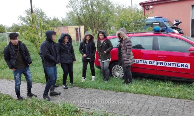 Alţi zeci de migranţi, adulţi şi minori din două ţări, opriţi la graniţa de vest