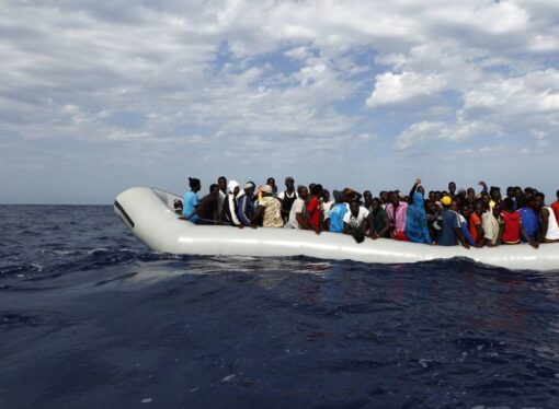 Un bebelus in varsta de patru zile, printre cei peste 480 de migranti salvati de nave umanitare din Mediterana