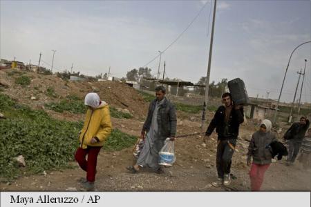 Mosul: 320.000 de strămutați după ofensiva din vestul orașului, peste 500.000 de refugiați, în total