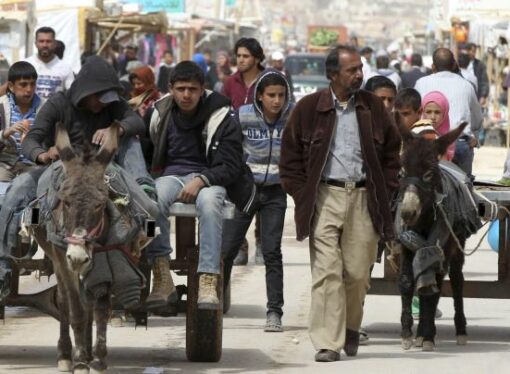 Numarul refugiatilor fugiti din Siria in tarile vecine a depasit 5 milioane / Jumatate din populatia tarii a trebuit sa-si paraseasca locuintele