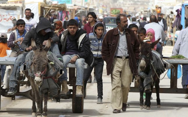 Numarul refugiatilor fugiti din Siria in tarile vecine a depasit 5 milioane / Jumatate din populatia tarii a trebuit sa-si paraseasca locuintele