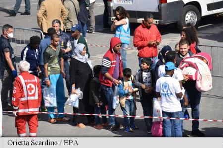 Mediterana: Aproximativ 6.000 de migranți salvați în 40 de operațiuni desfășurate pe parcursul a două zile