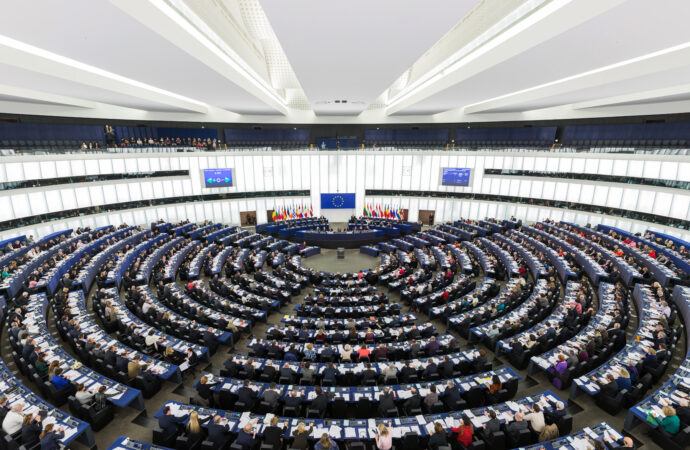 Parlamentul European cere accelerarea distribuirii extracomunitarilor în statele UE
