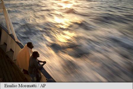Comisia Europeană cheamă Italia la dialog, după ce Roma a amenințat că va bloca accesul navelor cu migranți