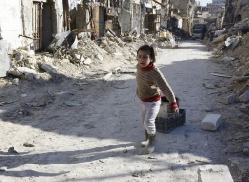 Mii de refugiaţi sirieni aleg să se întoarcă în Siria în ciuda lipsei de siguranţă şi a sprijinului organizaţiilor internaţionale