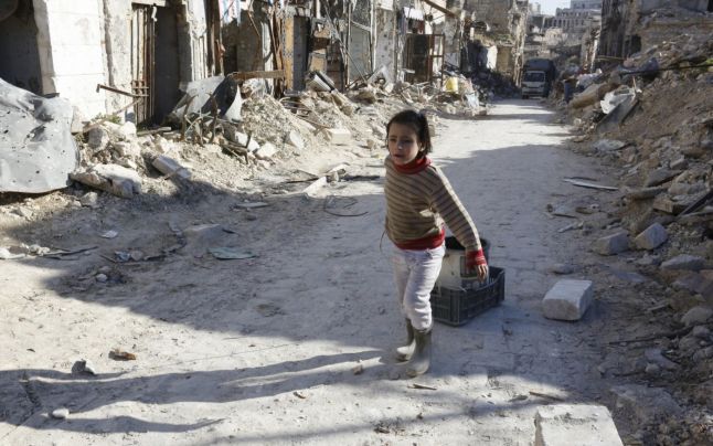 Mii de refugiaţi sirieni aleg să se întoarcă în Siria în ciuda lipsei de siguranţă şi a sprijinului organizaţiilor internaţionale