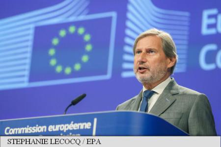 Acordul cu Turcia vizând reducerea imigrației funcționează bine, susține comisarul UE pentru negocierile de extindere