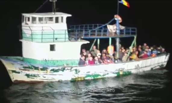 Şapte cetăţeni străini, arestați preventiv pentru introducerea ilegală a peste 160 de migranţi în România