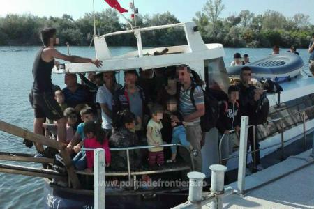 Constanța: O navă cu migranți clandestini a fost interceptată de Garda de Coastă în largul Portului Mangalia