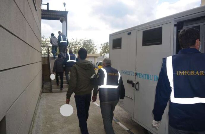 38 de migranți din Iraq, prinși la Timișoara în trenul București – Budapesta