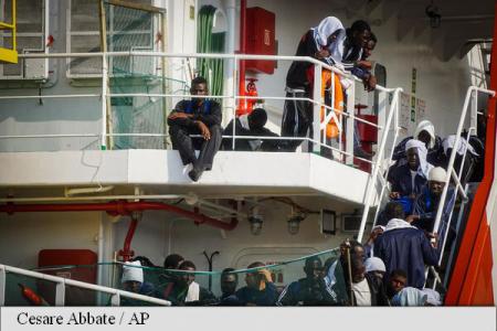 O insulă italiană se oferă să găzduiască copii de migranți pentru a-și menține școala deschisă