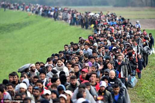 INFOGRAFIC Criza refugiaților, explicată: Șapte milioane de migranți așteaptă în prezent să ajungă în Europa