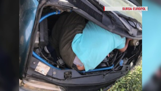 Noi metode de ascundere a migranților. Unii dintre ei pot muri în drum spre destinație