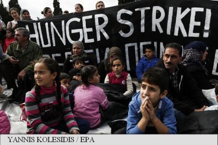 Un grup de refugiați a intrat în greva foamei la Atena și solicită plecarea în Germania pe baza dreptului de reunificare familială