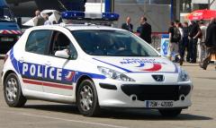 Franța. Un baraj al poliției forțat de o mașină cu migranți